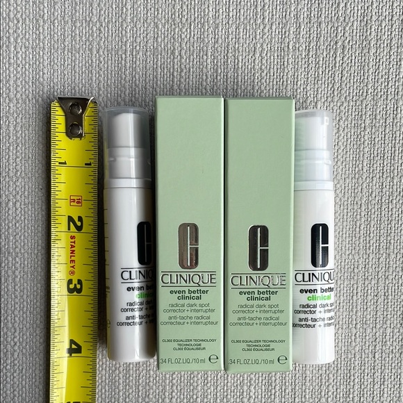 Clinique Even Better Clinical™ Radical Dark Spot Corrector + Interrupter… - Picture 11 of 12